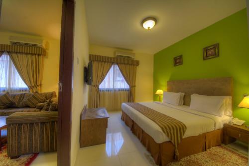 Hyde Park Hotel - image 10