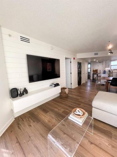 NEWLY Reno Beach Condo The beach is your backyard detail