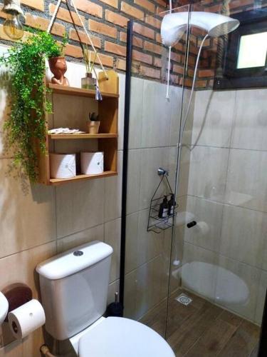 Zuhanyzó, CABANA DAS IÇARAS - Conforto junto à natureza (CABANA DAS ICARAS - Conforto junto a natureza) in São João do Rio Vermelho