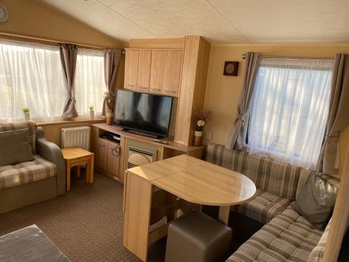 2 and 3 Bedroom caravans with Hot Tubs at tattershall in Tattershall