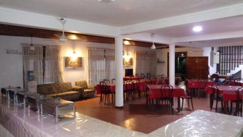 Restoran, Saranga Holiday Inn in Wellawaya