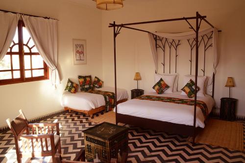 1 queen bed, 2 twin beds