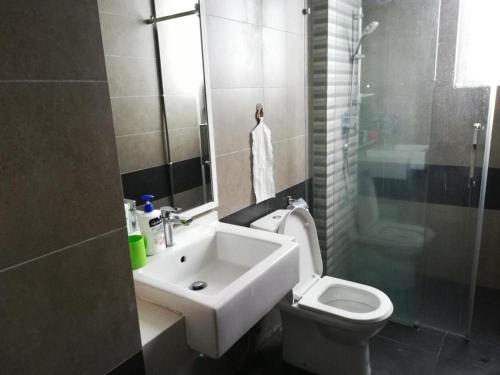 COZY SPACIOUS Unit - Living at an affordable price