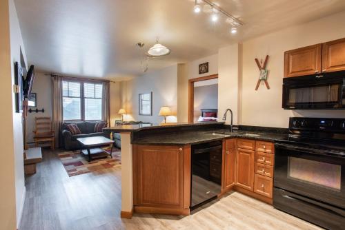 Terrific Zephyr Mountain Lodge Condo With Beautiful Views of the Continental Divide near Mountain co in Winter Park (CO)