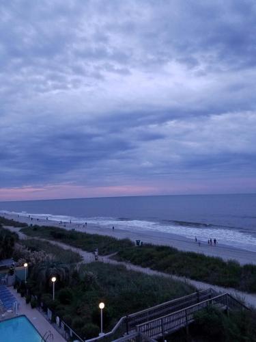 Atlantic Paradise Inn & Suites - image 10