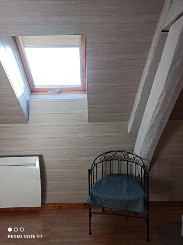 petite maison de ville toute equipee in Chateau-Renard
