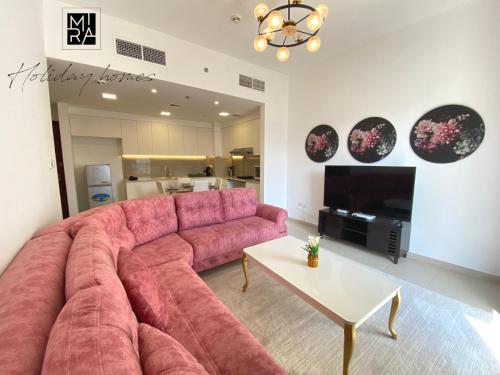 Mira Holiday Homes - Lovely 2 bedroom apartment with pool in Town Square