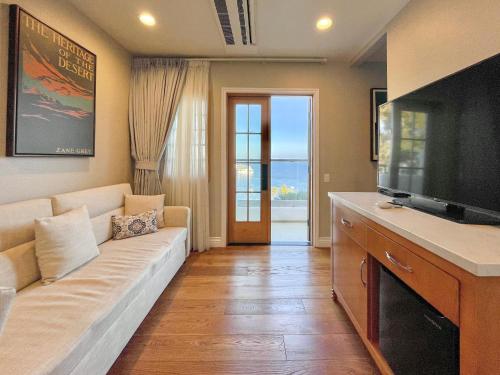 Queen Suite with Sea View