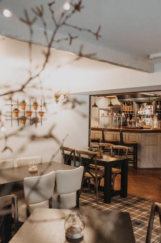 The Woodman Inn 5