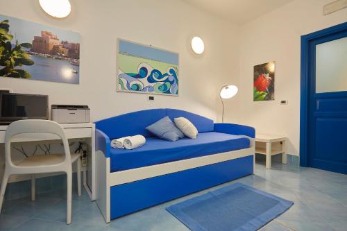 Single Room with Kitchen image 10