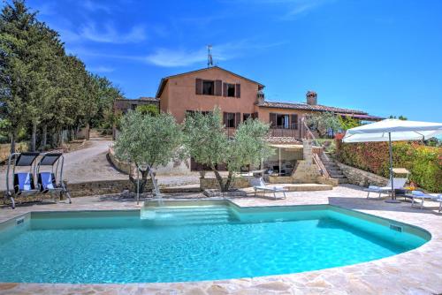Villa San Lorenzo - Hilltop Villa With Private Pool, Jacuzzi & AirCO - Accommodation - Montone