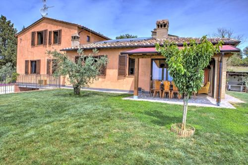 Villa San Lorenzo - Hilltop Villa With Private Pool, Jacuzzi & AirCO