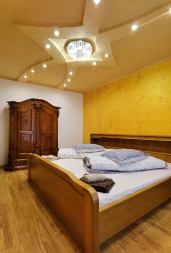 Vila Splendid, Lupeni