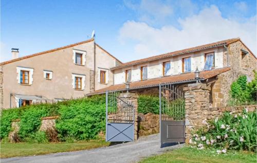 Beautiful home in Roussines with WiFi and 3 Bedrooms gîte à louer Roussines