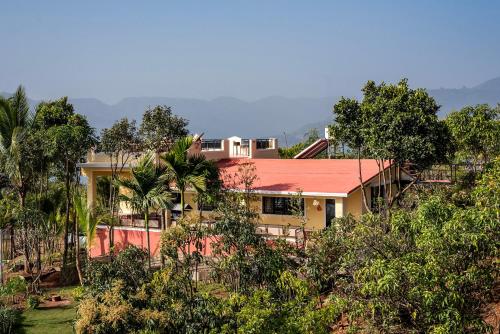 CosmicStays Countryside Panorama-Lakeview Bungalow