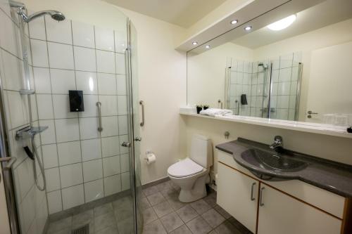 2 bedrooms, 3 beds