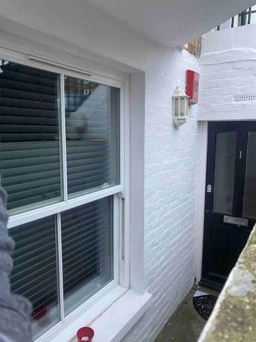 Beach Retreat, Stones Throw Away from Beach 2