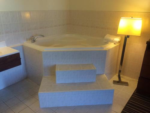 King Room with Spa Bath