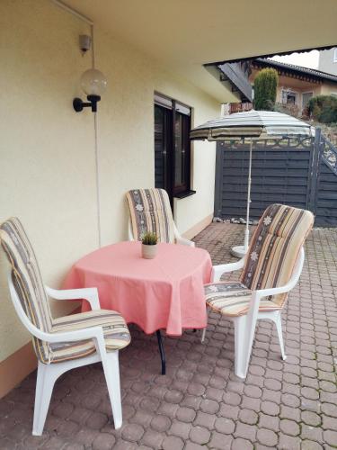 Ebenerdige Ferienwohnung mit großer Terrasse in der Nähe des Waldes, zum wohlfühlen