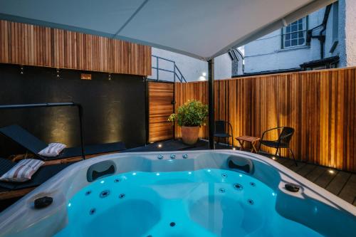 The Den - The White House Windermere - Off-Site Health Club & Spa 2 minute walk away gîte à louer macdonald old england spa