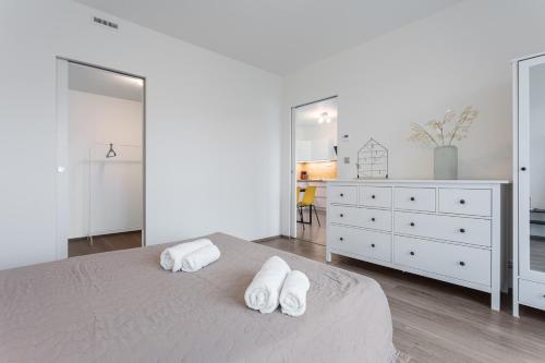 Yellow apartment with PARKING - image 2