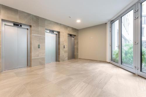 Yellow apartment with PARKING - image 13