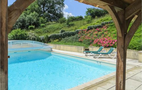 Maisons de vacances Amazing Home In Domfront En Champagne With Wifi, Outdoor Swimming Pool And Heated Swimming Pool