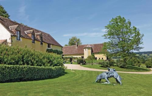 Nice Home In Domfront En Champagne With Heated Swimming Pool