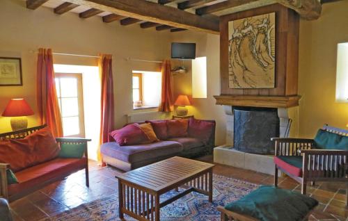 Cozy Home In Domfront En Champagne in Domfront-en-Champagne