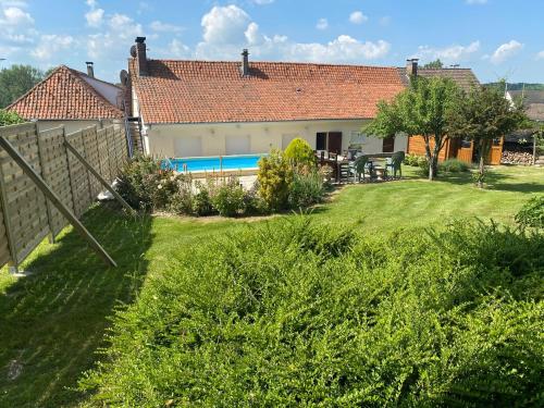 Dārzs, Maison 6 personnes avec piscine privée (Maison 6 personnes avec piscine privee) in Saulchoy