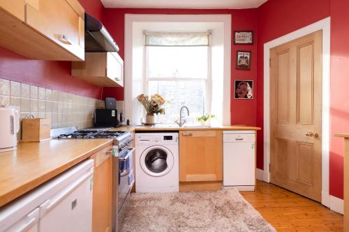 JOIVY Old Town 1-Bed Apartment with Stunning Views, Edinburgh (photo 8)