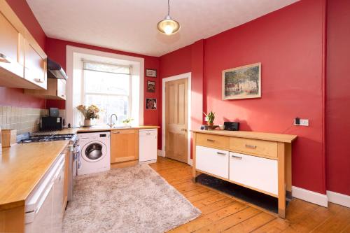 JOIVY Old Town 1-Bed Apartment with Stunning Views, Edinburgh (photo 7)