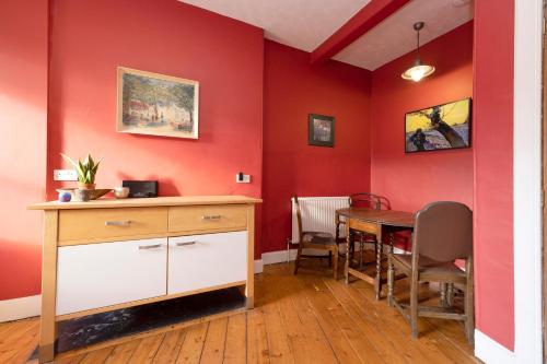 JOIVY Old Town 1-Bed Apartment with Stunning Views, Edinburgh (photo 9)