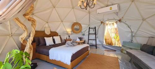 Signature Beach Glamping and Bar