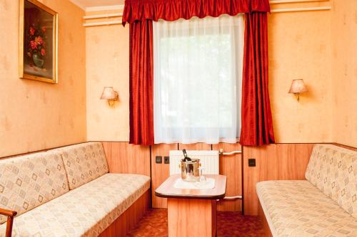 2 twin beds