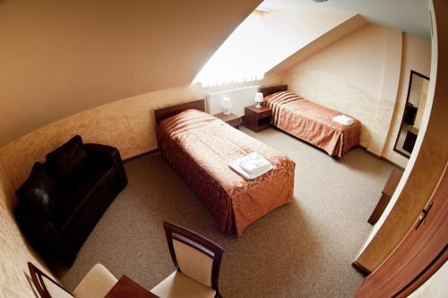 2 twin beds
