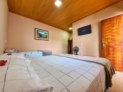 1 double bed, 1 twin bed