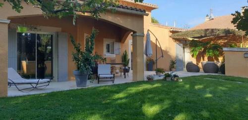 VILLA PROVENCALE gîte à louer Jonquières