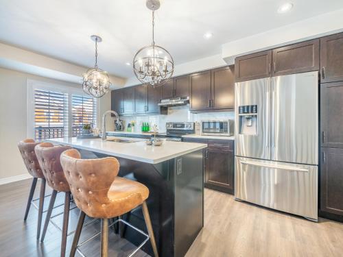 Boutique 3Br+Study Townhouse - Oakville