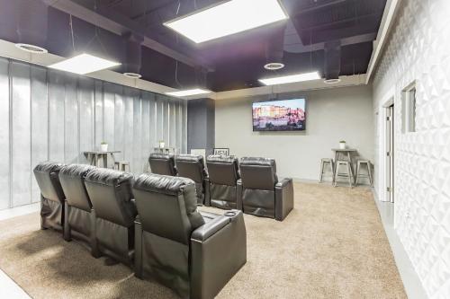 Downtown Studio with City Views