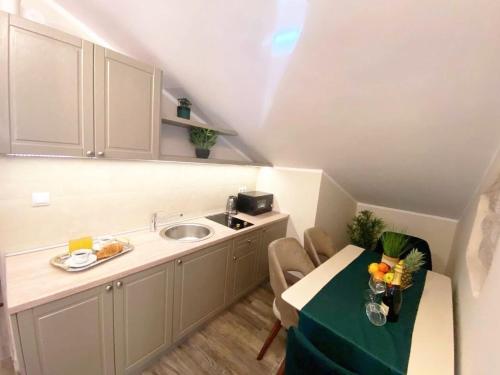 D & Sons Apartments - image 11