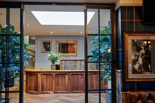 Vestíbulo, Hare and Hounds Hotel in Newbury