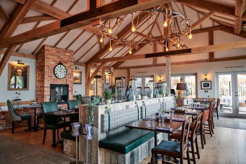 Restaurante, Hare and Hounds Hotel in Newbury