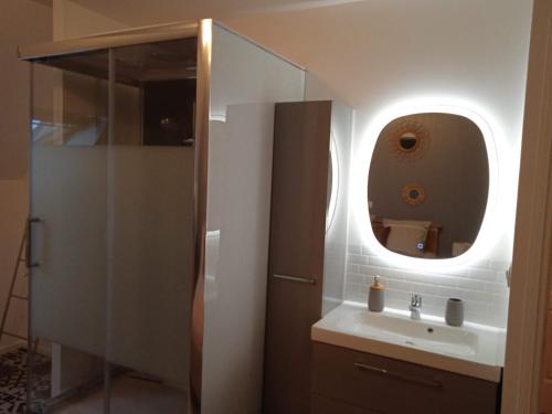 Bathroom, Chambres d'hotes pres de Disney in Fontenay-Tresigny