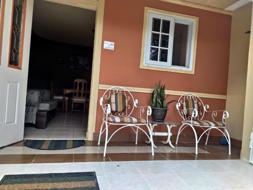 บริการและสิ่งอำนวยความสะดวก, Gables Vacation Rentals with Private Gated Parking Onsite in โอโค ริโอส