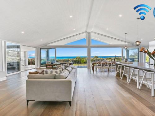 Dayz Dreamin - pool, gas fireplace and beachfront