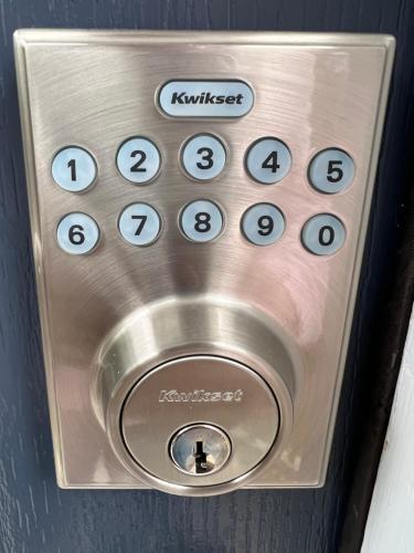 Charming, Beautiful, Treetop Loft, Prime Location Charming, Beautiful, Treetop Loft, Prime Location