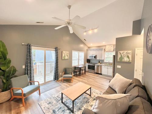 Charming, Beautiful, Treetop Loft, Prime Location detail