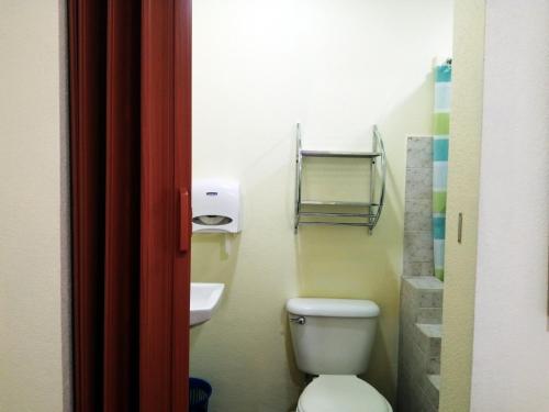 Ванная комната, Hostal Mariella in Эстели