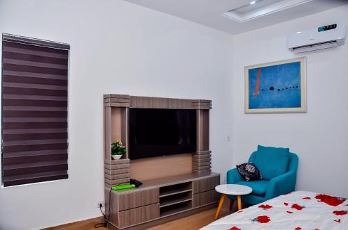 WELL FURNISHED LUXURY 1 BEDROOM @ AMERICA LUXURY EXTENDED STAY